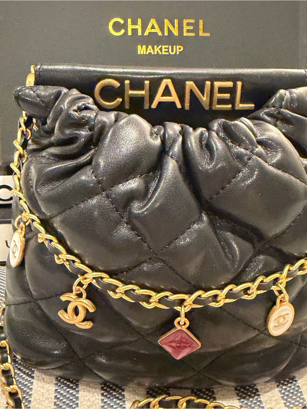 CHANEL Beaute VIP/GWP/ MAKEUP Quilted Crossbody Bag with Charms. Gold Chain. - Picture 7 of 16